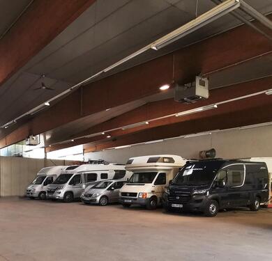 Foto - Wohnmobil-Hallenstellplätze - Sicherheit und Schutz