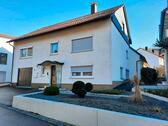 Foto - Einfamilienhaus mit Einliegerwohnung und Garten