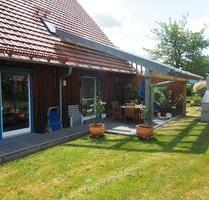 Einfamilienhaus und Mietshaus, ruhige Lage - Zeitlofs