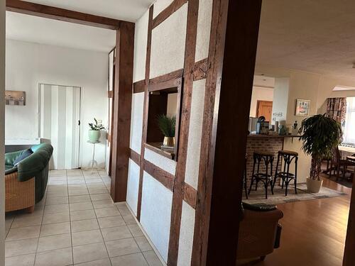 Foto - Große, lichtdurchflutete Wohnung mit offener Wohnküche u.Fachwerk