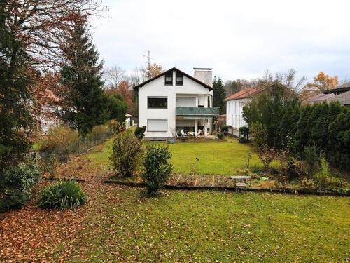 Foto - Zweifamilienhaus mit Ausbaupotential, Baugrund und Parkgrundstück