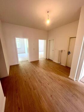 Foto - Exklusive 3 Zimmer Wohnung mit XXL Balkon und EBK, WG geeignet