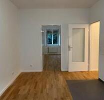 Frisch renoviert mit Einbauküche: Schicke 2-Zimmer-Wohnung in der Alten Heide - München Schwabing-Freimann