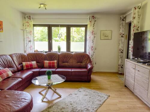 Foto - Ein Zuhause mit Zukunft – Balkon mit Blick ins Grüne & Stellplatz