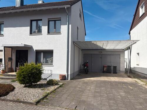Foto - Reihenendhaus mit großem Grundstück und großer Garage zu verkaufe