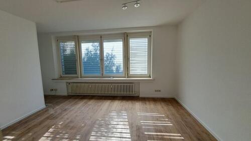 Foto - 4-Zimmer- Wohnung(100 m2) mit Einbauküche und Vorgarten