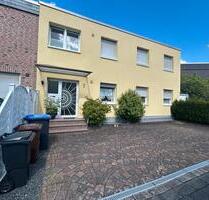 2 Wohneinheiten in Toplage - 460.000,00&nbsp;EUR Kaufpreis, ca.&nbsp; 140,00&nbsp;m&sup2; in Bergisch Gladbach (PLZ: 51429) Alt-Frankenforst