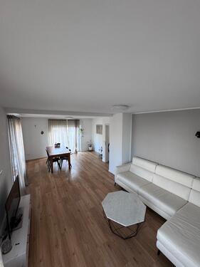 Foto - 2,5 Zimmer Wohnung mit EBK - 900,00&nbsp;EUR Kaltmiete, ca.&nbsp; 80,00&nbsp;m&sup2;