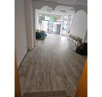 Ladenlokal 100qm - 1.300,00 EUR Kaltmiete, ca.  100,00 m² in Oberhausen (PLZ: 46145) Alsfeld