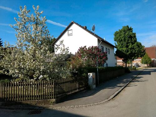 Foto - Einfamilienhais freistehend mit ebenerdiger Einliegerwohnung