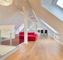 Helles & möbliertes Loft im Dachgeschoss – in Essen-Rüttenscheid