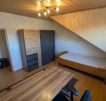 2 Zimmer Dachgeschosswohnung mit EBK in Schwetzingen-Hirschacker