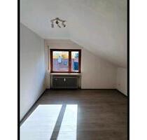 2 Zimmer Dachgeschoss Wohnung in Heilbronn Böckingen - Bad Friedrichshall