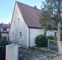 Charmante Doppelhaushälfte mit großem Garten in ruhiger Lage - Schillingsfürst