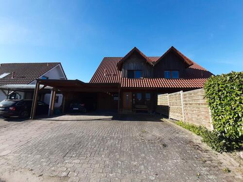 Foto - Charmante Doppelhaushälfte mit Garten, Doppelcarport und modernis