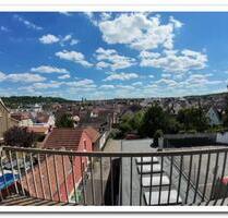 Großzügige DG Wohnung mit Balkon, Klima, Badewanne, EBK, Dusche - Stuttgart Zuffenhausen