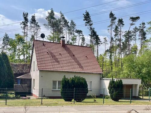 Foto - Haus mit großem Grundstück am Waldrand