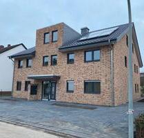 Großzügige Dachgeschoss Wohnung m. Fahrstuhl ruhig gelegen - Verl