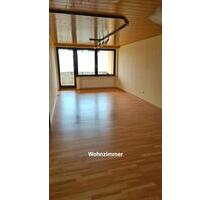 Schöne 3 Zimmer Wohnung, Teil-möbiliert - Nürnberg Schnepfenreuth