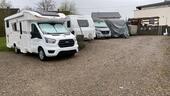 Foto - Stellplatz Wohnwagen Wohnmobil Boot Camper