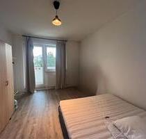 ein Zimmer 20 m2 mit Balkon in Hellersdorf - Berlin Marzahn-Hellersdorf