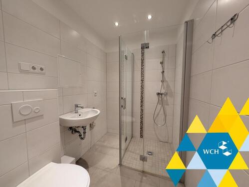 Foto - Modernes Bad trifft Loggia – barrierearme 1-Raumwohnung mit Aufzug