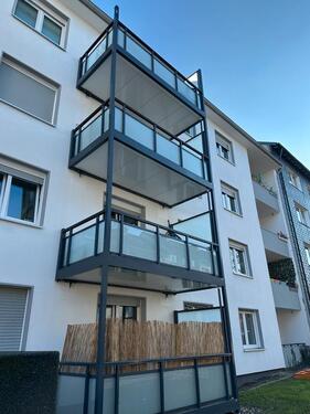 Foto - Eine Zimmer, Küche, Badezimmer, Toilette, Balken, Keller