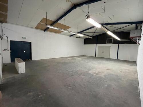 Foto - Große Halle Lagerhalle Produktionshalle Hobbywerkstatt