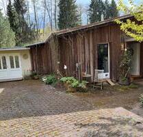 Haus mit großen Gartengrundstück am Bach - Laubach