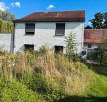 Sanierungsbedürftiges Haus mit Scheune, Nebengelass - Teuchern