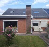 Doppelhaushälfte mit Vollkeller und Garage in Schwentinental