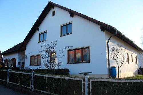 Foto - 8 Zimmer Mehrfamilienhaus, Wohnhaus in Burgheim