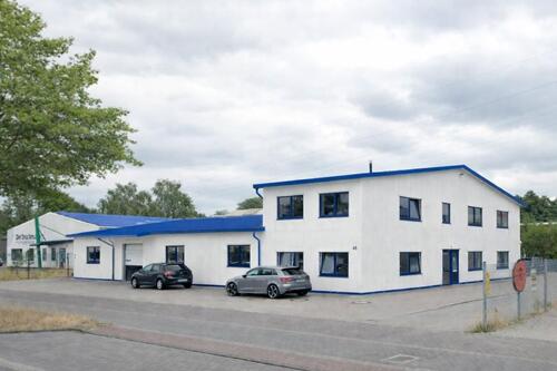 Foto - Gewerbehalle mit Produktionsfläche und Büroräumen