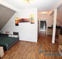 Großzügig geschnittene 2-Zimmer-Dachgeschosswohnung mit Dachterrasse - Plattling