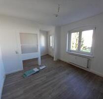 lichtdurchflutete, teilsanierte 2-Zimmer Wohnung im 1. OG der Altenburger Str. 115, Bezug ab sofort! - Gößnitz