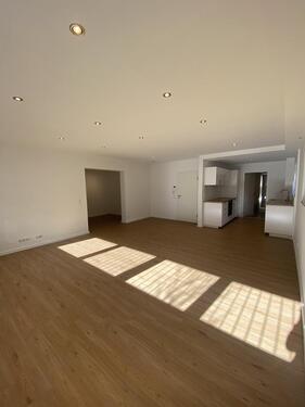 Foto - Lichthelle 2,5-Zimmer-Souterrainwohnung – hochwertig modernisiert