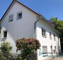 IMMOBILIEN LERCHENBERGER: Großzügig geschnittene 2,5 Zimmer Wohnung im Zentrum von Plattling