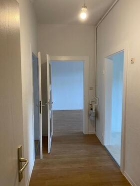 Foto - 1 - Monat mietfrei ( Kaltmiete) - 3 - Zimmer - Wohnung mit großer heller Küche, Balkon & Badewanne