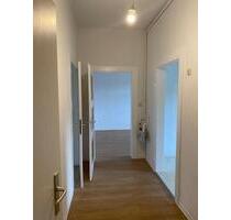 1 - Monat mietfrei ( Kaltmiete) - 3 - Zimmer - Wohnung mit großer heller Küche, Balkon & Badewanne - Zeitz