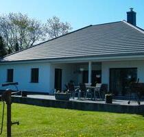 Schöner massiver Bungalow nahe Naturpark, ruhig, großer Garten - Ferdinandshof