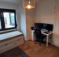 Helle und gepflegte 3-Zimmer-Wohnung mit Balkon und Stellplatz - Sulzbach (Taunus)