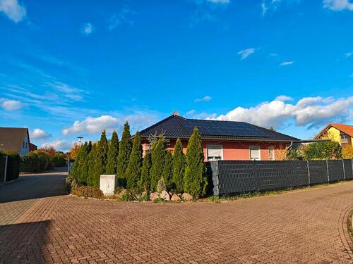 Foto - Winkelbungalow mit Einliegerwohnung in Top- Lage