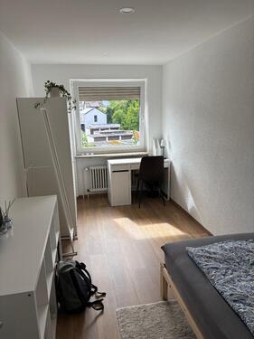 Foto - WG Zimmer zu Vermieten - 290,00&nbsp;EUR Kaltmiete, ca.&nbsp; 12,00&nbsp;m&sup2;