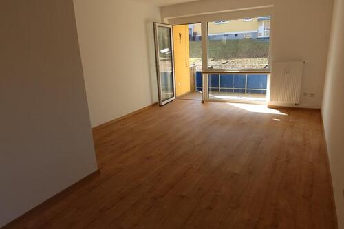 Foto - 2-Zimmer mit Balkon barrierearm und Stellplatz - kernsaniert -