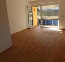 2-Zimmer mit Balkon barrierearm und Stellplatz - kernsaniert - - Hof Neuhof