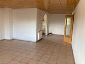 Foto - Helle 3-Zi.-Wohnung mit zwei Balkonen u. zwei Garagen in Adelberg