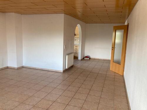 Foto - Helle 3-Zi.-Wohnung mit zwei Balkonen u. zwei Garagen in Adelberg