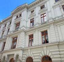 Repräsentative Gewerbeeinheit mit historischen Details in der Altstadt von Schwerin