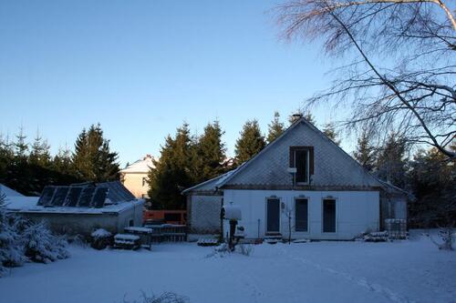Foto - Einfamilienhaus hoch auf dem Berg mitten im Wald