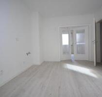 Große, frisch renovierte 2-Zi Wohnung mit Terrasse in Pirmasens